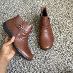 Stivali da donna beige Clarks scamosciato | Acquisti Online su